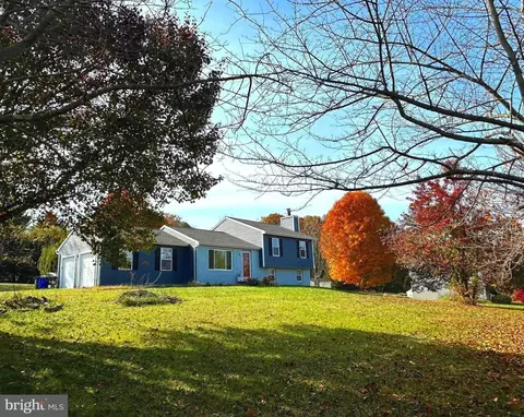 18846 Rosewood Dr, Stewartstown, PA 17363