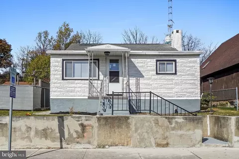1321 W College Ave, York, PA 17404