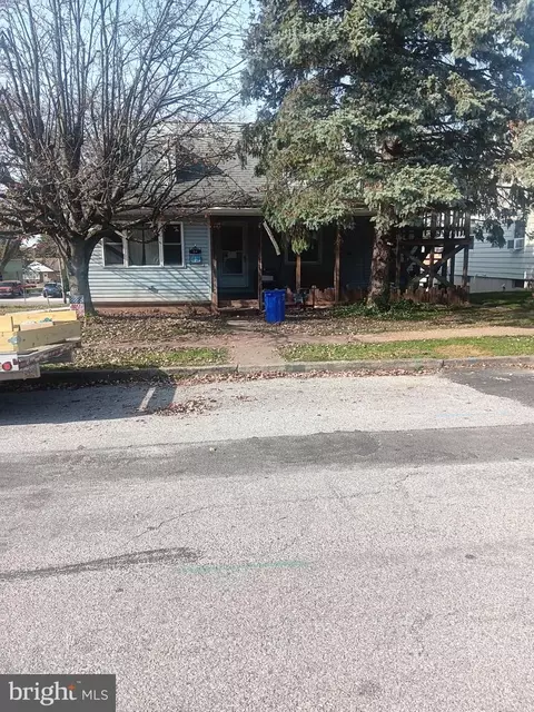 64 S 6th St, Mount Wolf, PA 17347