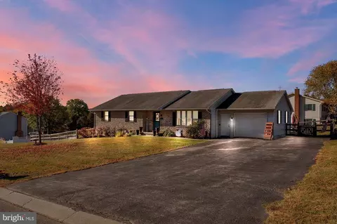 66 Harget Dr, Hanover, PA 17331