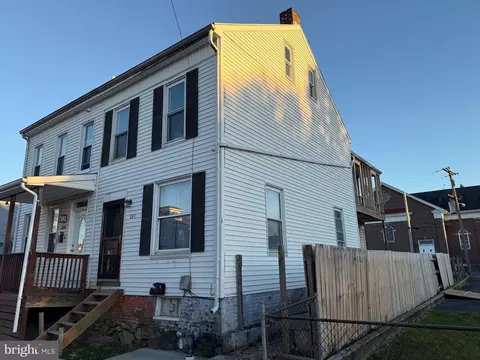 884 E Poplar St, York, PA 17403