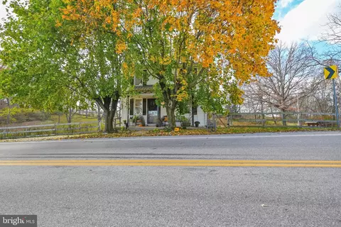 793 N Biesecker Rd, Thomasville, PA 17364