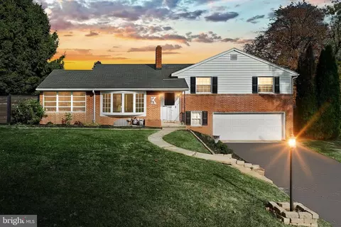 1285 Crescent Rd, York, PA 17402