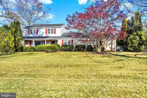 1326 Greenbriar Rd, York, PA 17404