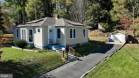 237 Hanover St, Glen Rock, PA 17327