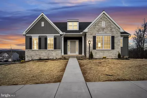 165 Scarlet Oak Dr, Etters, PA 17319