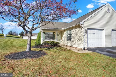 60 Hagarman Dr #60, York, PA 17408