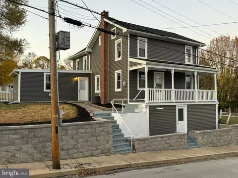17 E Maple St, Wrightsville, PA 17368
