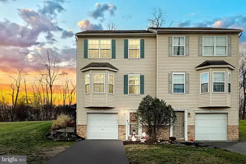 3579 Kortni Dr, Dover, PA 17315