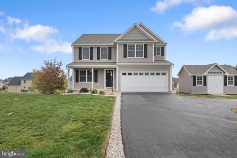 5475 Board Rd, Mount Wolf, PA 17347