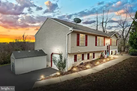 124 Walnut Valley Ct, Wrightsville, PA 17368
