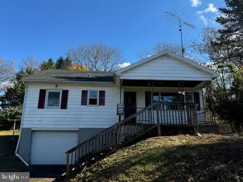 1353 Marburg Rd, Spring Grove, PA 17362