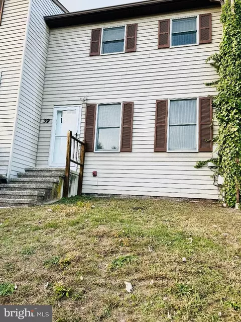 39 Mall Rd, Etters, PA 17319