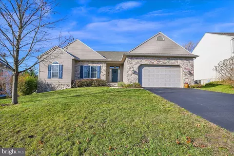 420 Silver Maple Ct, Mount Wolf, PA 17347
