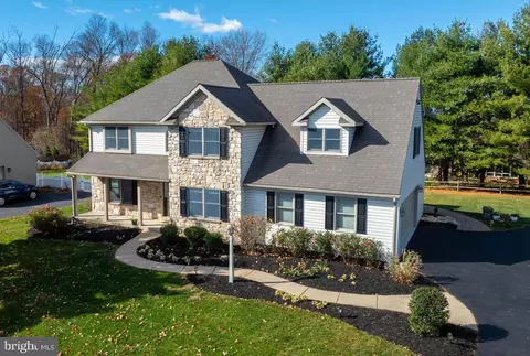 5 Ness Ct, Seven Valleys, PA 17360