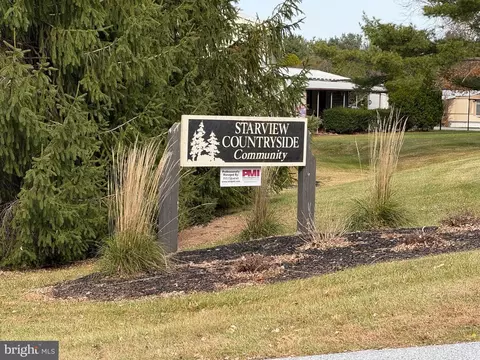 158 Crestwood Dr, Mount Wolf, PA 17347