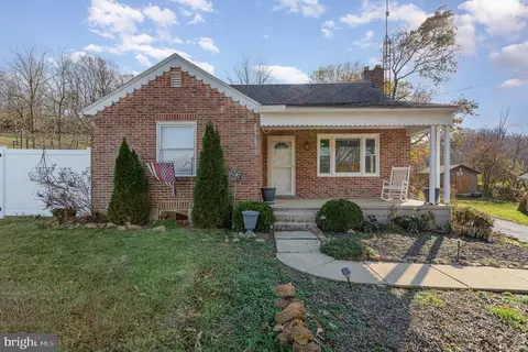 385 Long Rd, Mount Wolf, PA 17347