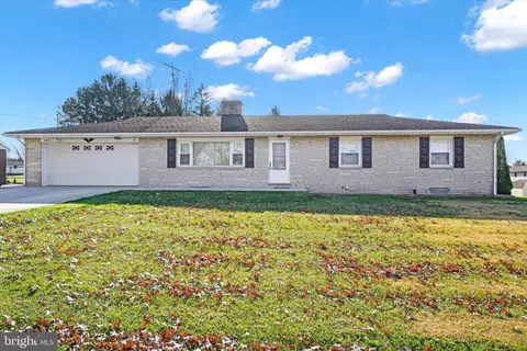3450 Holly Rd, Dover, PA 17315