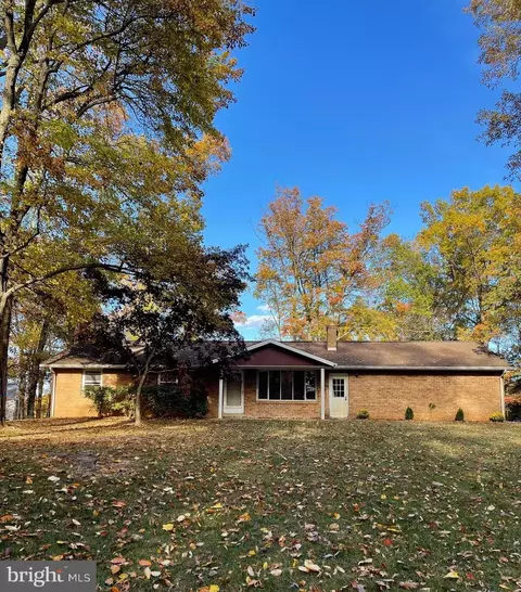 6698 Jackson Dr, Seven Valleys, PA 17360