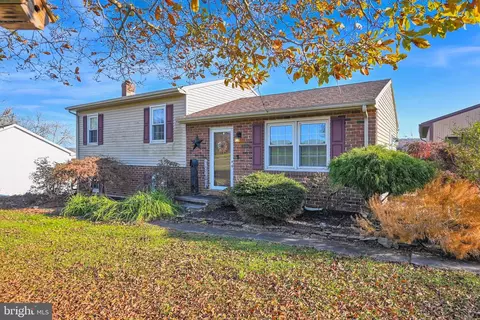 6148 Thoman Dr, Spring Grove, PA 17362