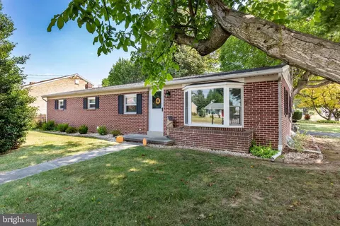 1017 High St, Hanover, PA 17331