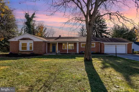 452 Waters Rd, York, PA 17403