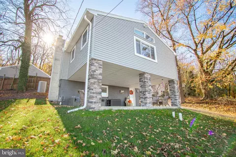 675 Locust St, Mount Wolf, PA 17347