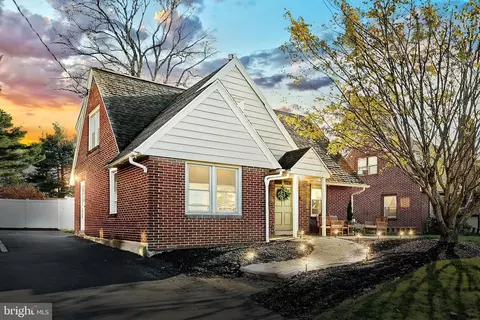 472 Edgehill Rd, York, PA 17403