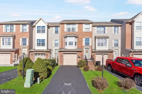 136 Sara Ln, Hanover, PA 17331