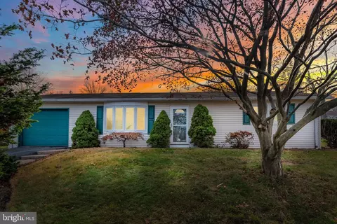 98 Sunset Dr, New Cumberland, PA 17070