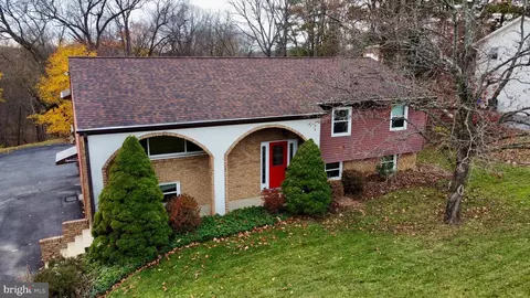 6262 Leader Dr, York, PA 17407