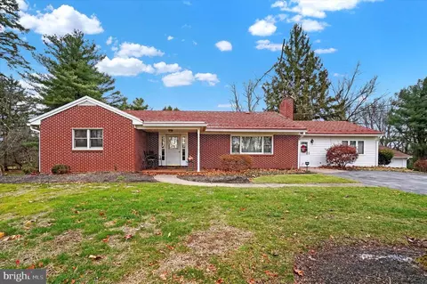 205 Pleasant View Dr, Etters, PA 17319