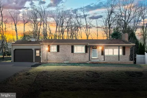 21 Northview Dr, Hanover, PA 17331