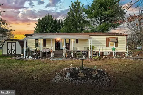 7405 Amy Ave, Dover, PA 17315