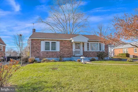 302 Maywood Rd, York, PA 17402