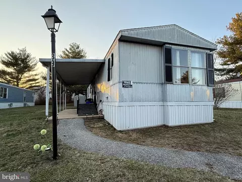 39 Meadowview Dr, Dover, PA 17315
