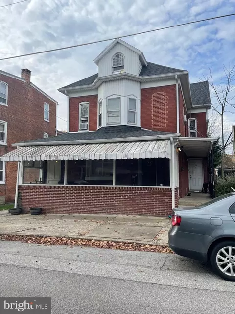 76 N 78 N Water St, Spring Grove, PA 17362