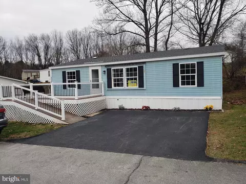 90 Cherokee Dr, Windsor, PA 17366