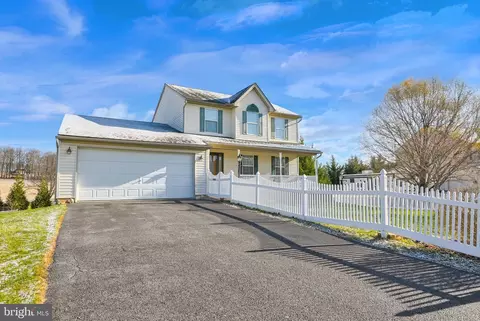 23 Saddlebrook Dr, Felton, PA 17322