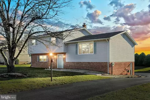 2754 Danielle Dr, Dover, PA 17315