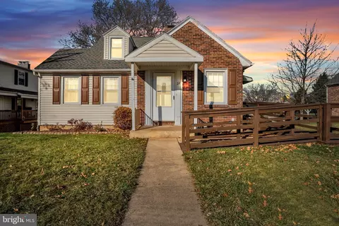 22 S 6th St, Mount Wolf, PA 17347