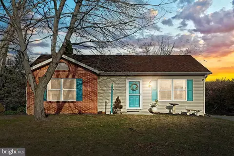 14 E Parkview Rd, Manchester, PA 17345