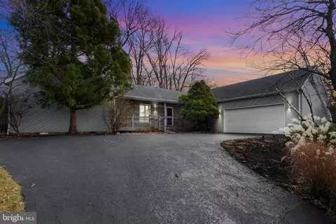 1958 Bretton Ln, York, PA 17408