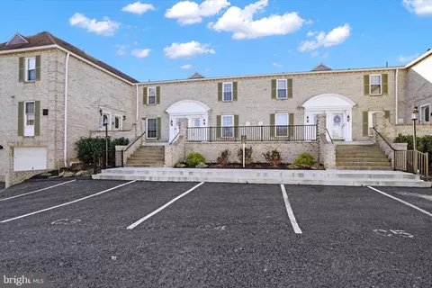 1000 Country Club Rd #4, York, PA 17403