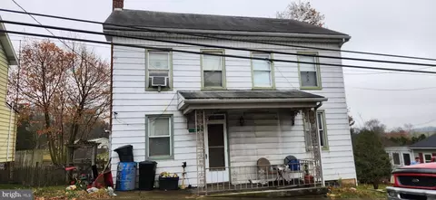 21 Baltimore St, Spring Grove, PA 17362