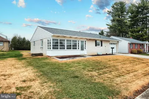 762 E Walnut St, Hanover, PA 17331 photo 4