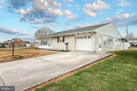 762 E Walnut St, Hanover, PA 17331 photo 2