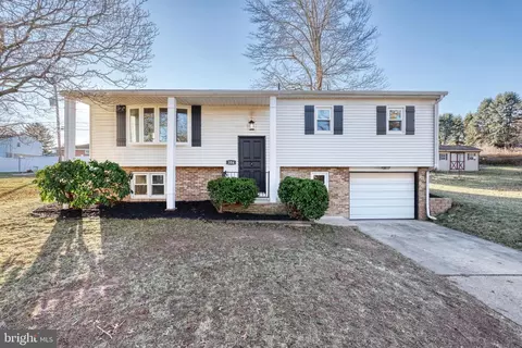 304 Sunset Dr, New Cumberland, PA 17070