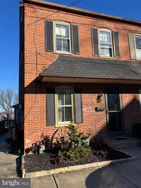 417 S 2nd St, Wrightsville, PA 17368