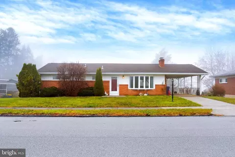 211 Hillcrest Dr, New Cumberland, PA 17070